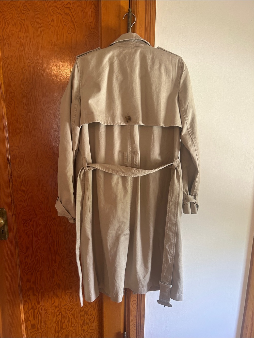 Gap Double-Breasted Classic Trench Coat in Khaki - Picture 3 of 3
